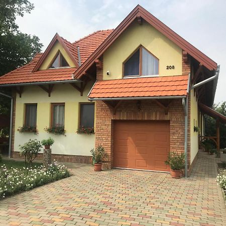 Ferienwohnung Napfeny Apartman Orosháza Exterior foto