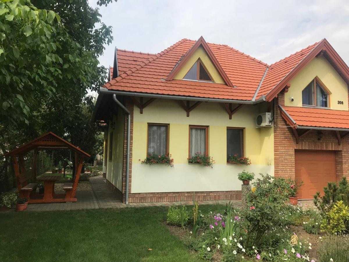 Ferienwohnung Napfeny Apartman Orosháza Exterior foto