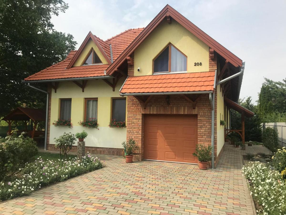 Ferienwohnung Napfeny Apartman Orosháza Exterior foto