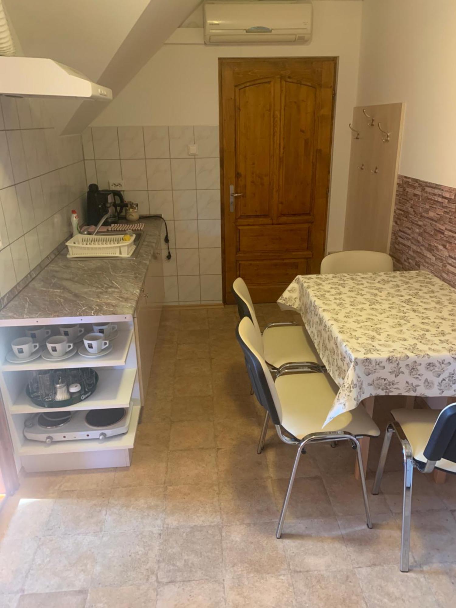 Ferienwohnung Napfeny Apartman Orosháza Exterior foto